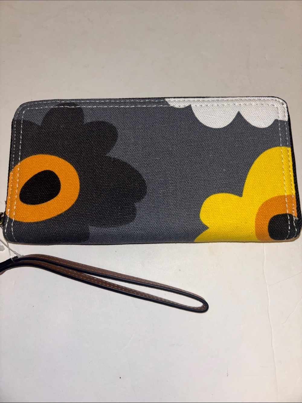 FARM HOUSE IS MY STYLE MULTICOLORED CANVAS FLORAL DESIGN
FULL ZIP CLOSURE WALLET - Picture 2 of 14